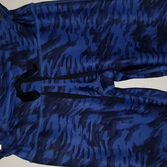 Gap fit cropped blue tiger print leggings - Picture 2 of 6